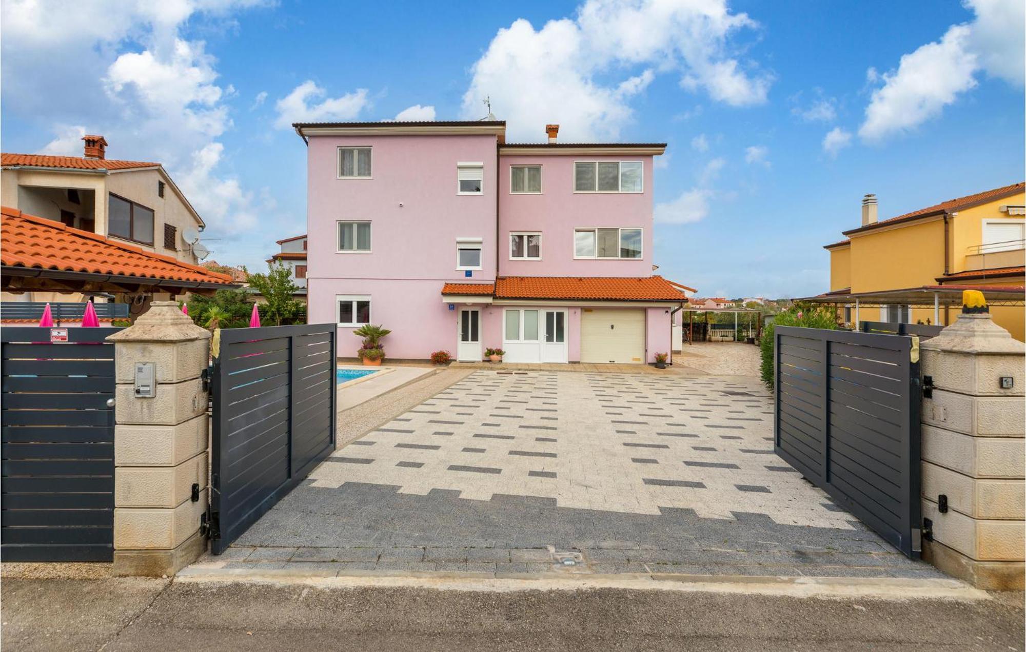 Lovely Apartment In Valbandon With Kitchen Fazana Exterior photo