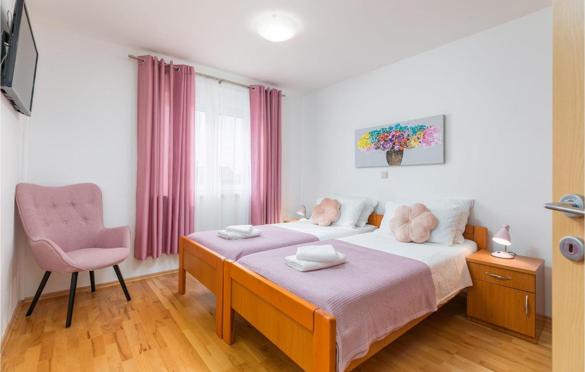 Lovely Apartment In Valbandon With Kitchen Fazana Exterior photo