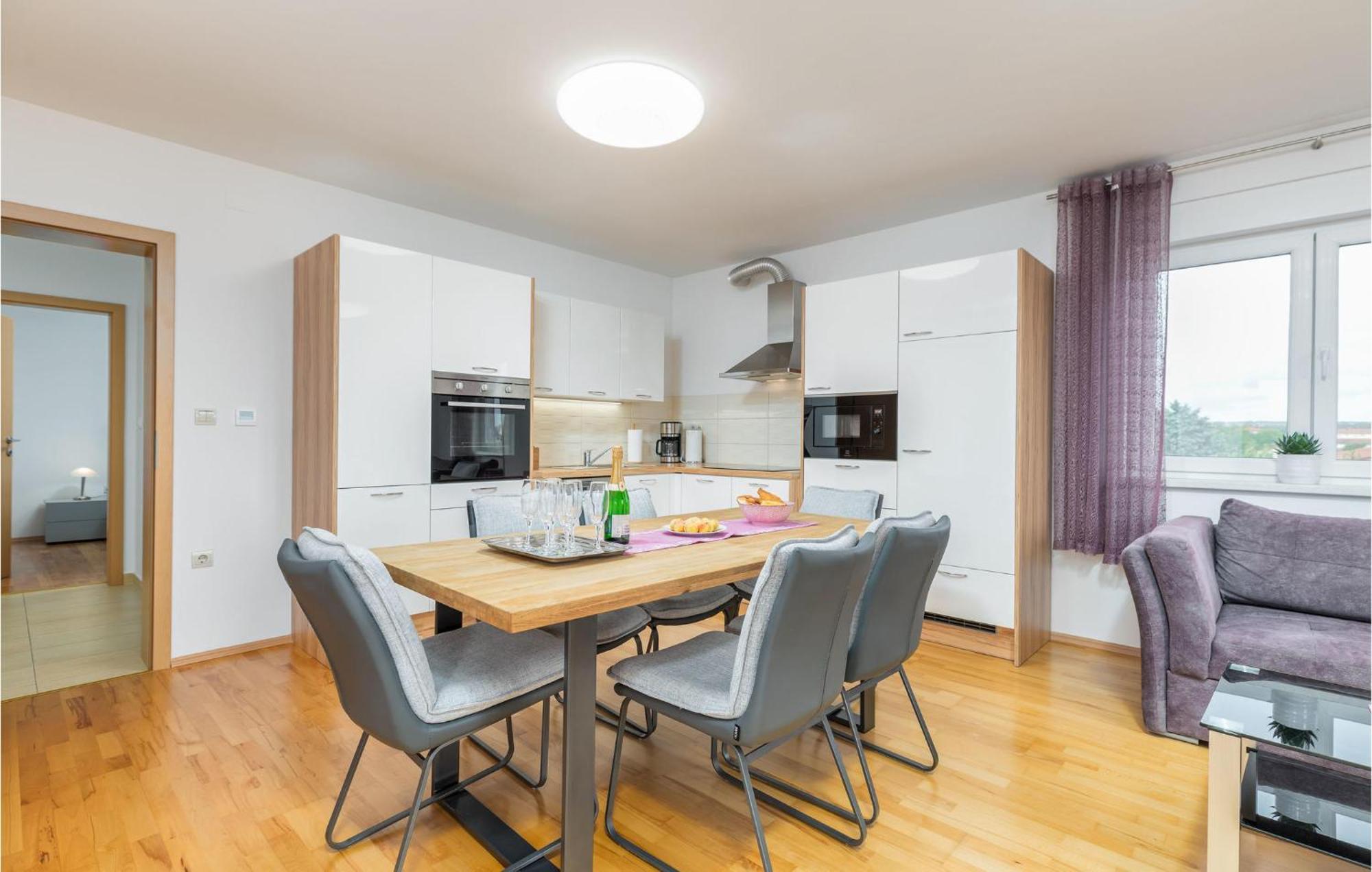 Lovely Apartment In Valbandon With Kitchen Fazana Exterior photo